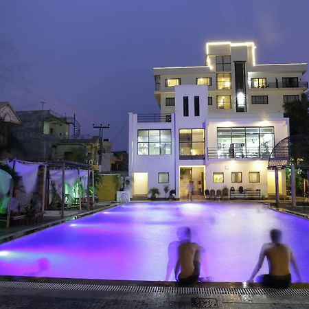 Club Denovo Hotel Butwal Ngoại thất bức ảnh