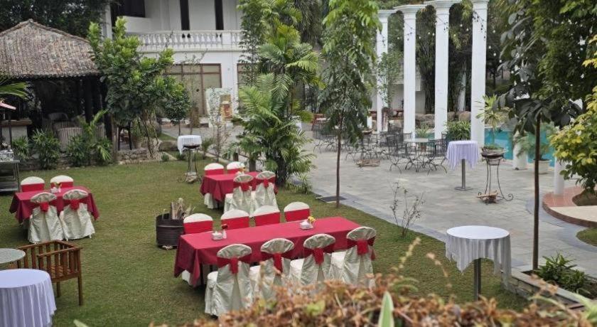 Club Denovo Hotel Butwal Ngoại thất bức ảnh