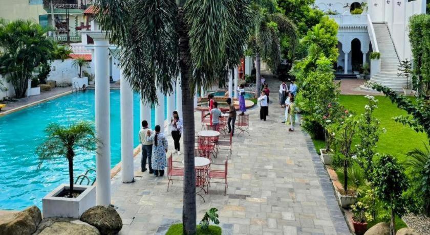 Club Denovo Hotel Butwal Ngoại thất bức ảnh