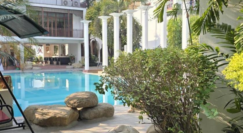 Club Denovo Hotel Butwal Ngoại thất bức ảnh
