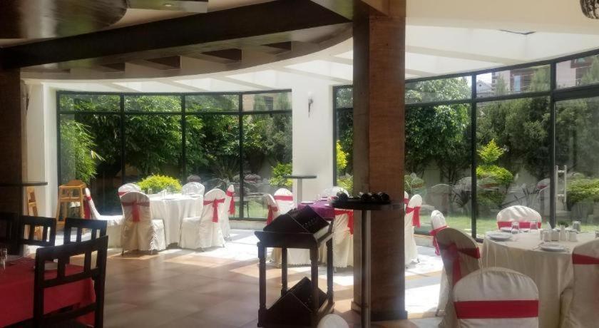 Club Denovo Hotel Butwal Ngoại thất bức ảnh