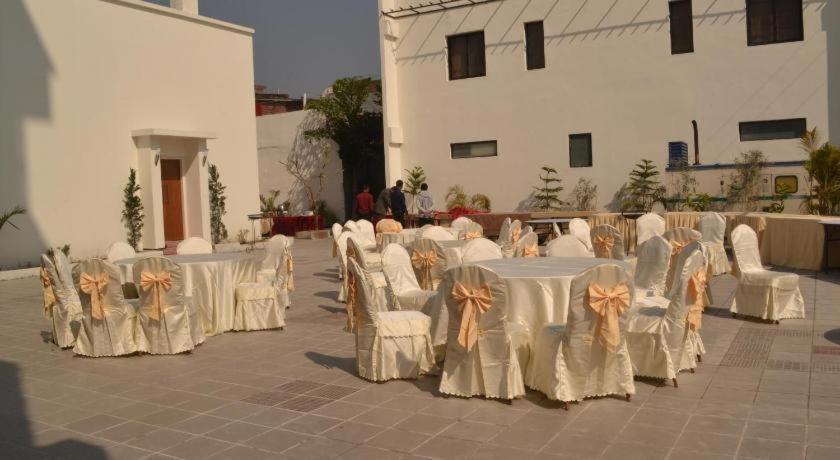 Club Denovo Hotel Butwal Ngoại thất bức ảnh