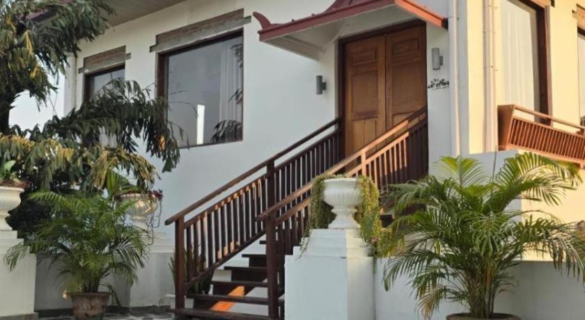 Club Denovo Hotel Butwal Ngoại thất bức ảnh