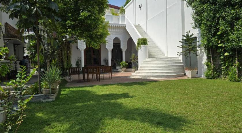 Club Denovo Hotel Butwal Ngoại thất bức ảnh