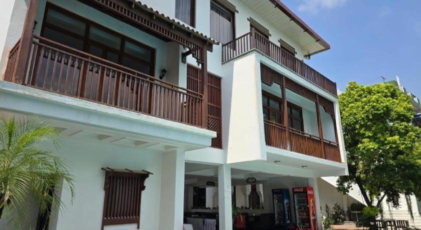 Club Denovo Hotel Butwal Ngoại thất bức ảnh