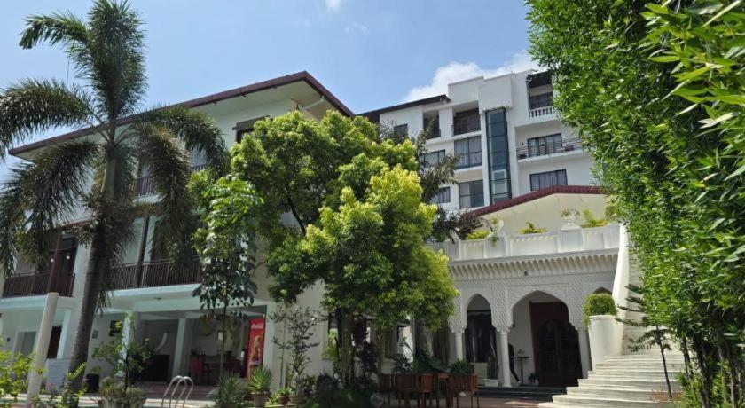 Club Denovo Hotel Butwal Ngoại thất bức ảnh