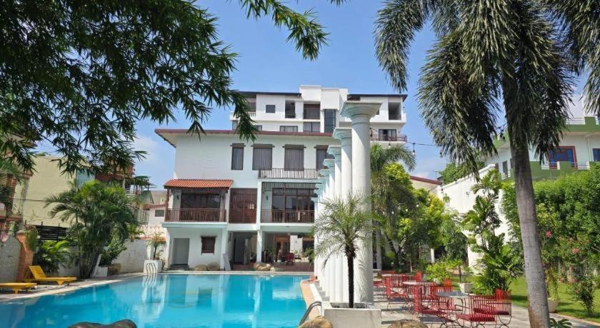 Club Denovo Hotel Butwal Ngoại thất bức ảnh