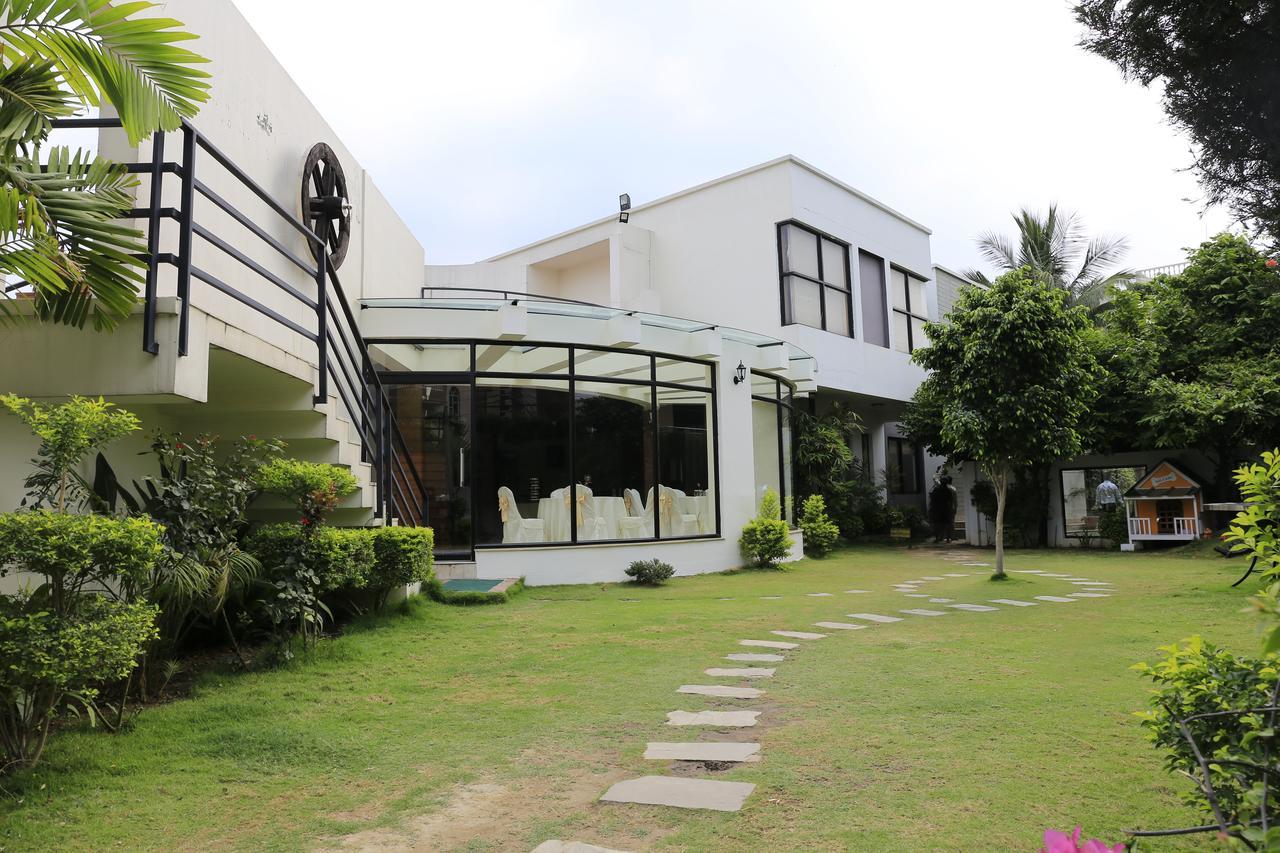 Club Denovo Hotel Butwal Ngoại thất bức ảnh