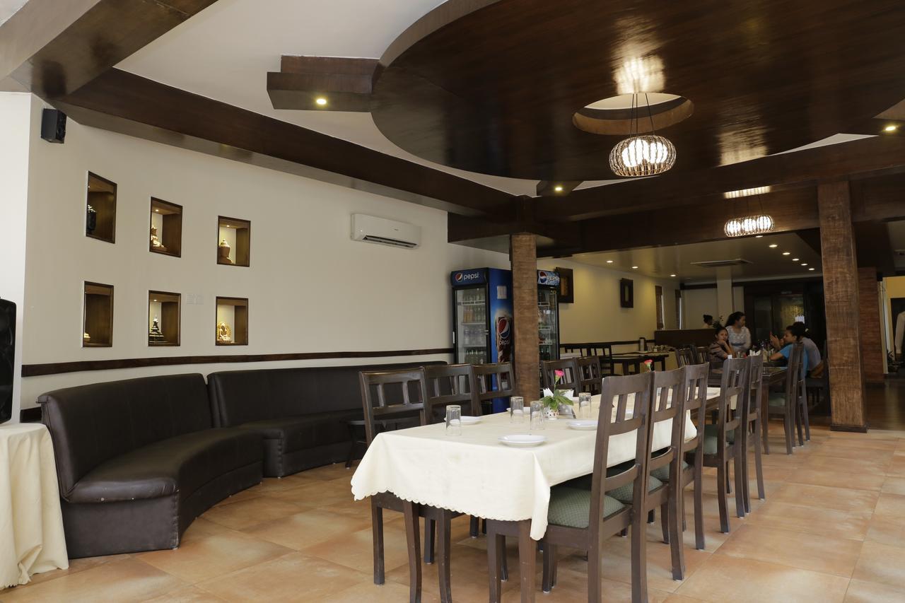 Club Denovo Hotel Butwal Ngoại thất bức ảnh