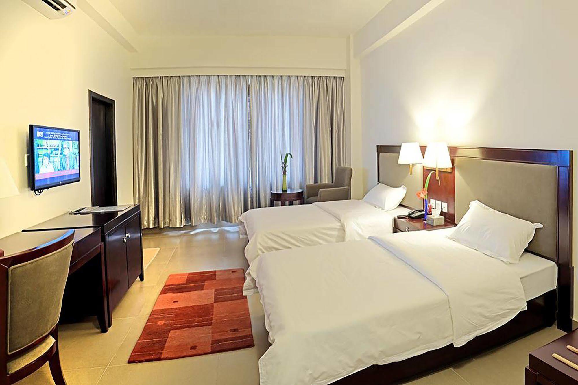 Club Denovo Hotel Butwal Ngoại thất bức ảnh